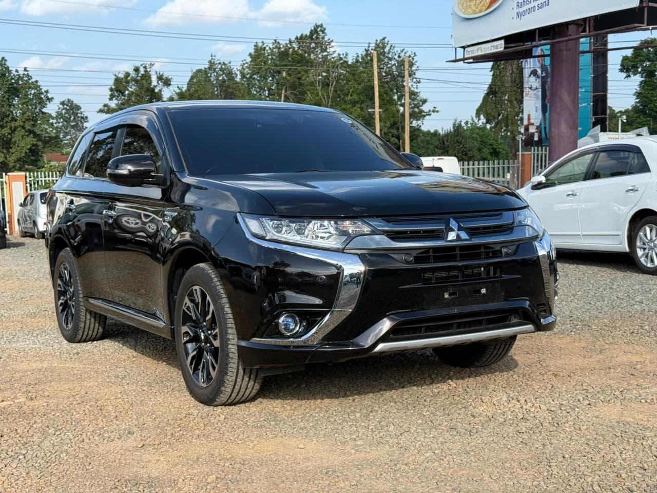 Image of Mitsubishi Outlander PHEV YOM - 2016