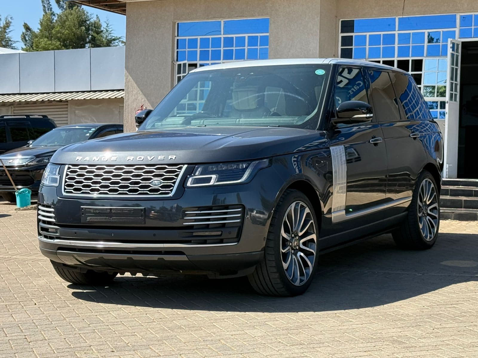 Image of Range Rover Vogue Autobiography  YOM - 2018