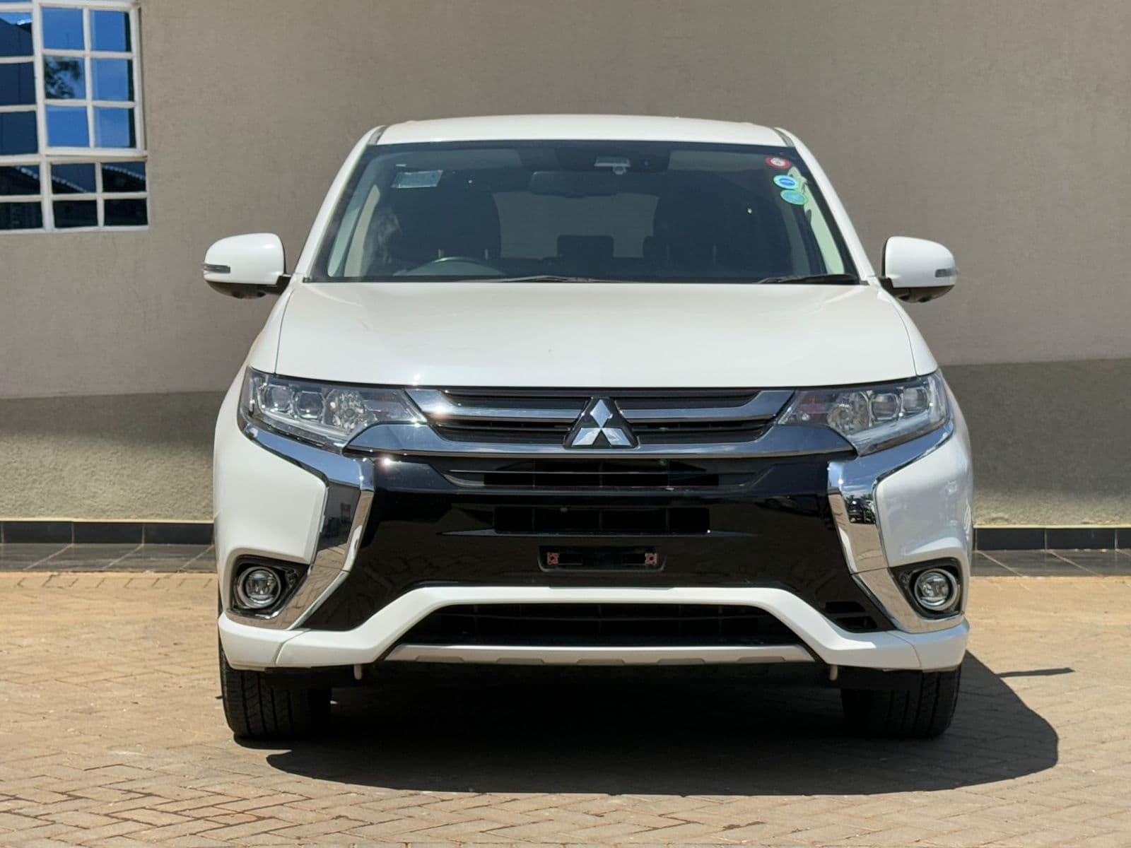 Image of Mitsubishi Outlander PHEV YOM - 2017
