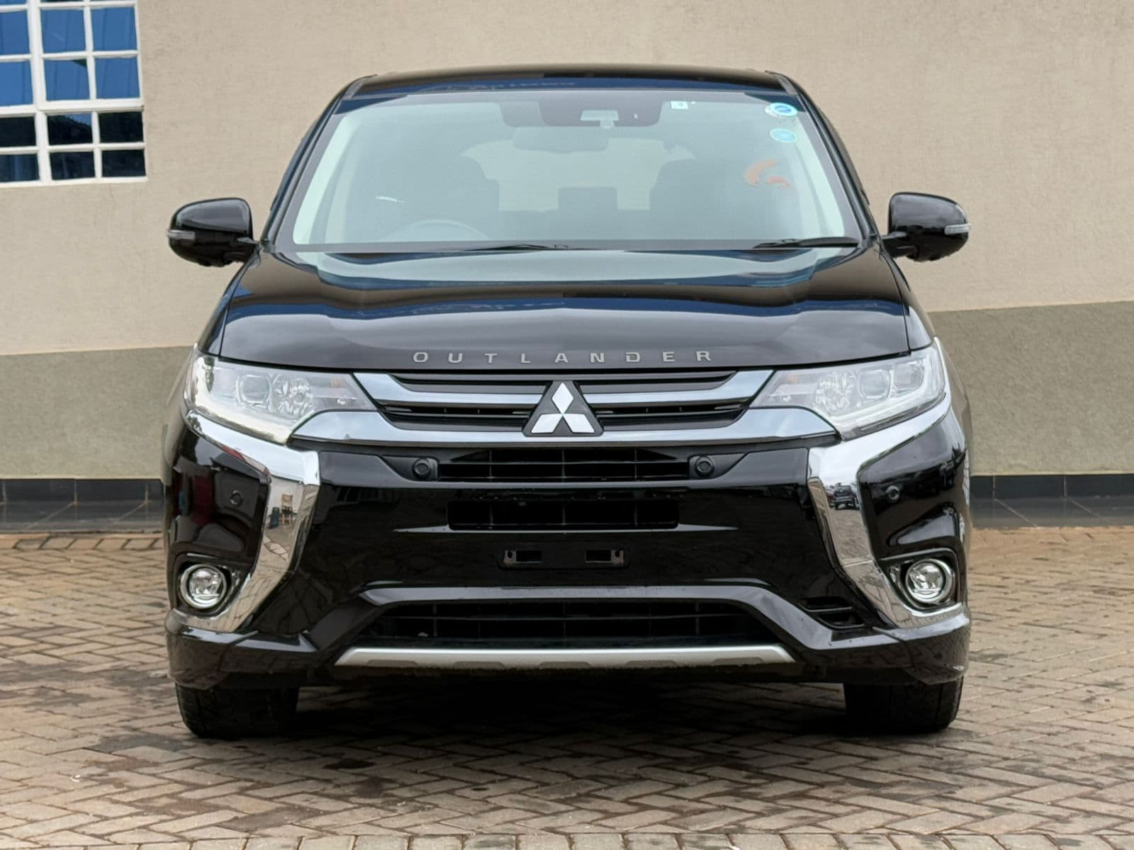 Image of Mitsubishi Outlander PHEV YOM - 2017