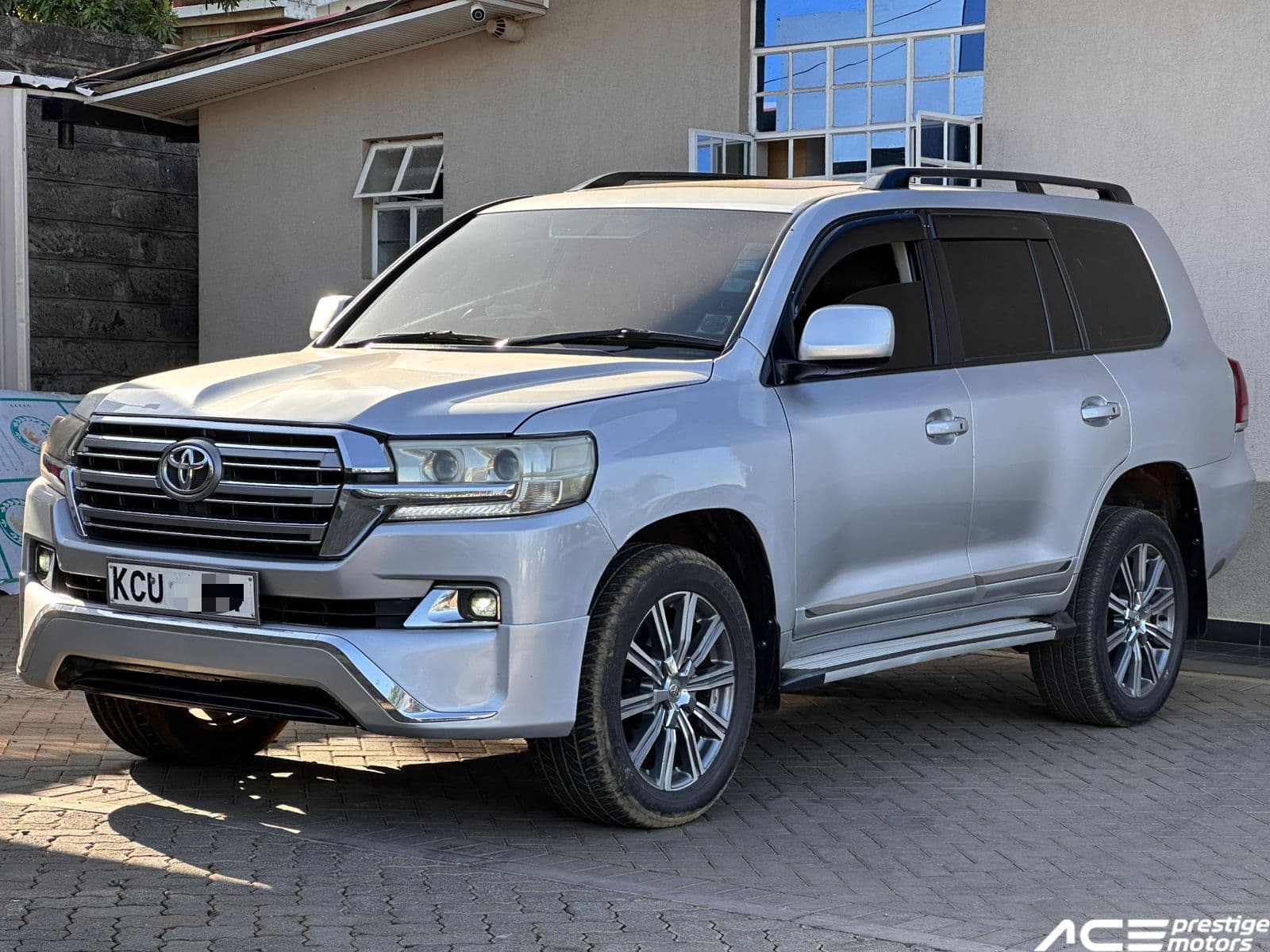 Image of Toyota Land Cruiser LC200 V8 ZX  YOM - 2010
