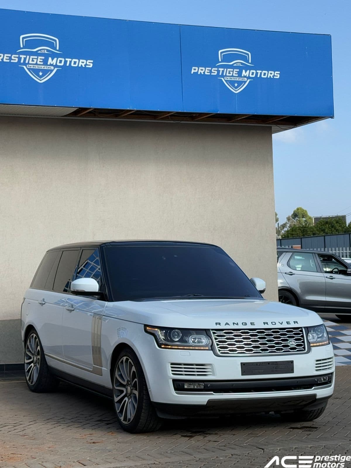 Image of Range Rover Vogue Autobiography YOM - 2013