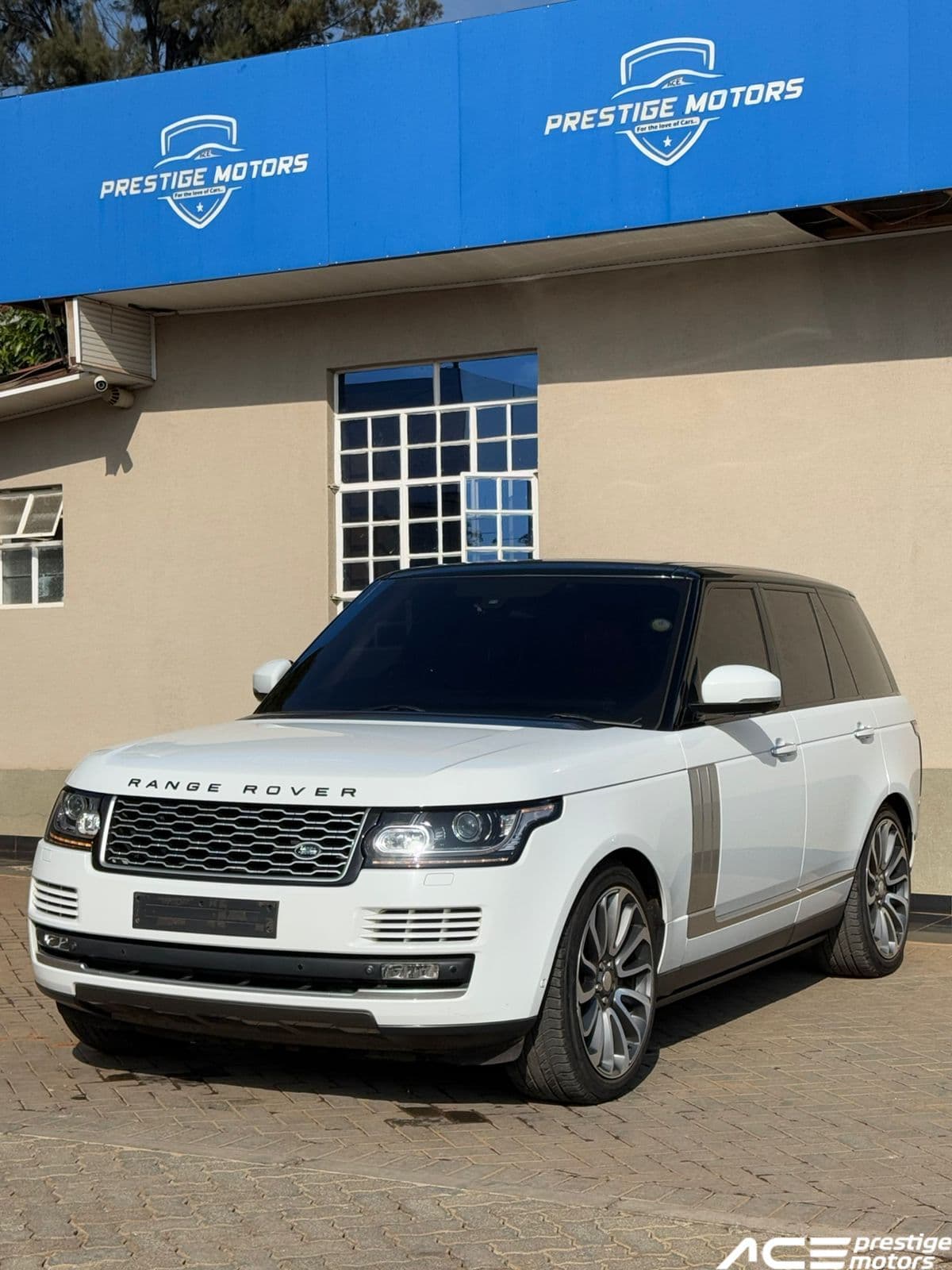 Image of Range Rover Vogue Autobiography YOM - 2013