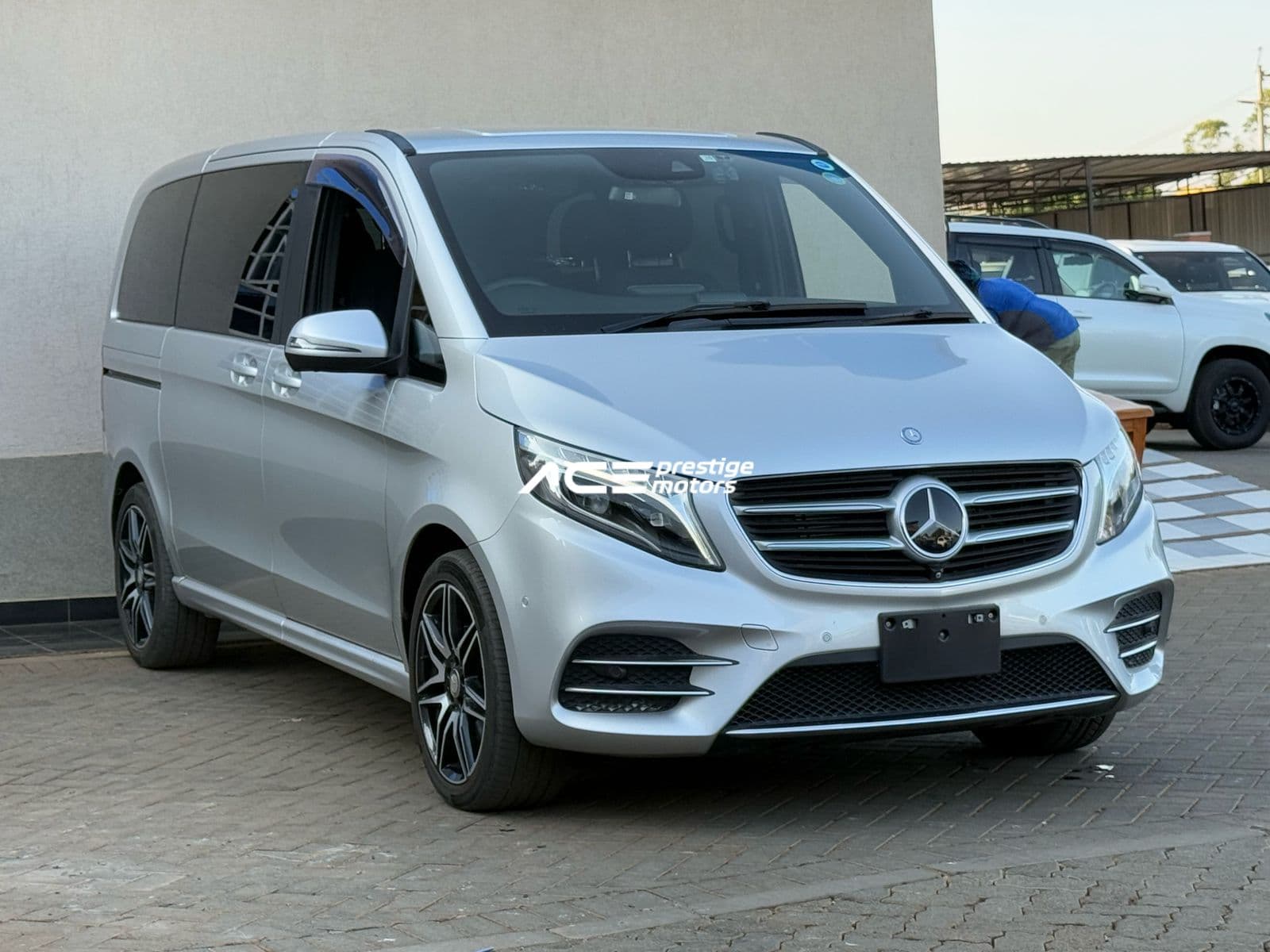 Image of Mercedes Benz V220d YOM - 2017