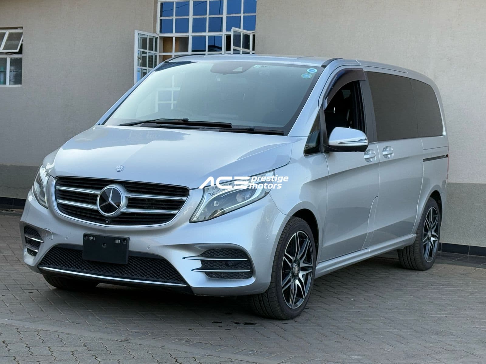 Image of Mercedes Benz V220d YOM - 2017