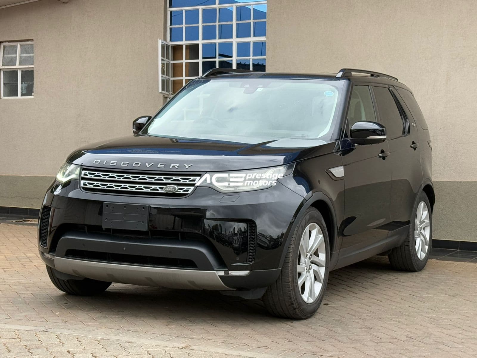 Image of Land Rover Discovery V YOM - 2017