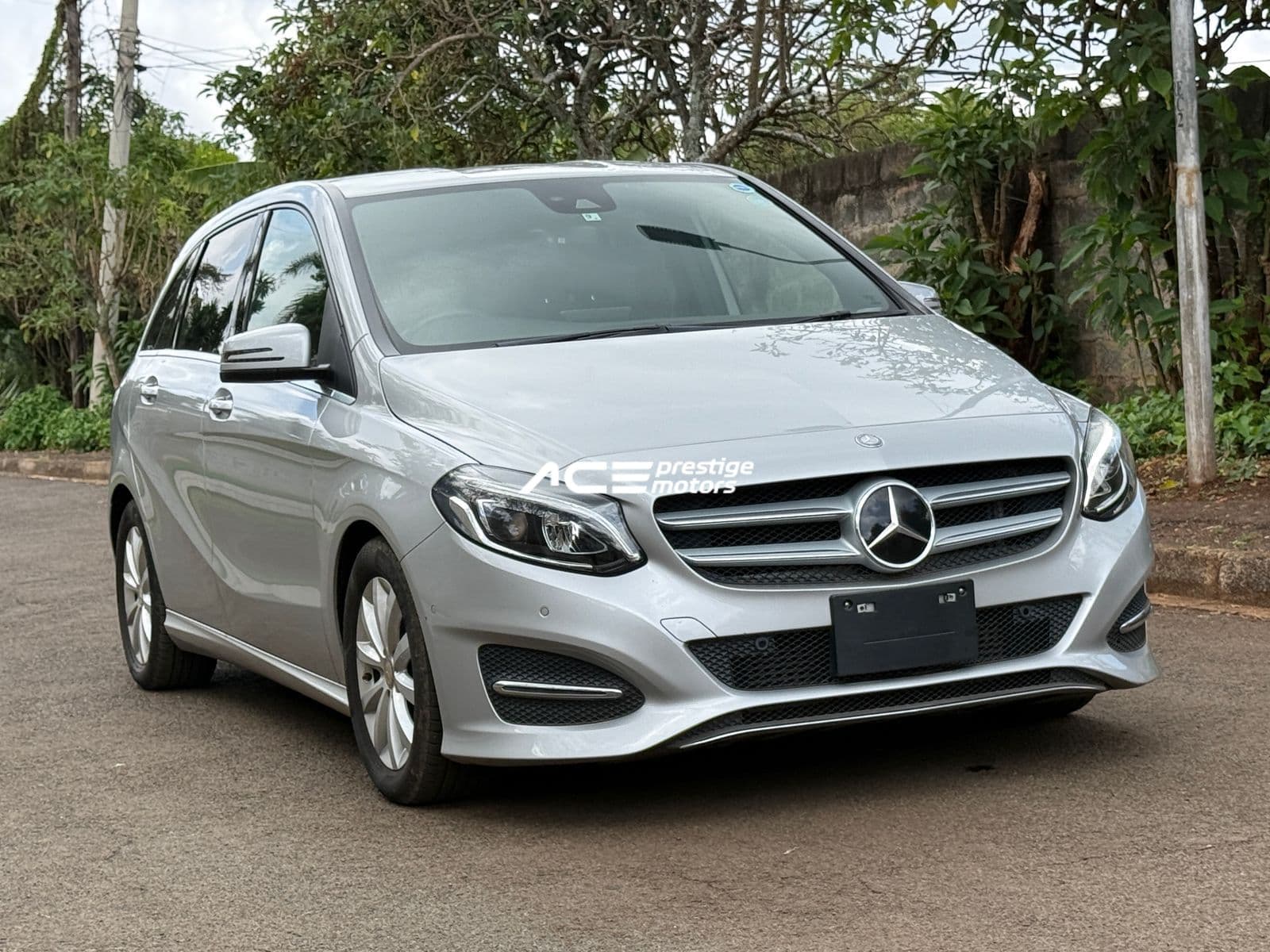 Image of Mercedes-Benz B180 YOM - 2016