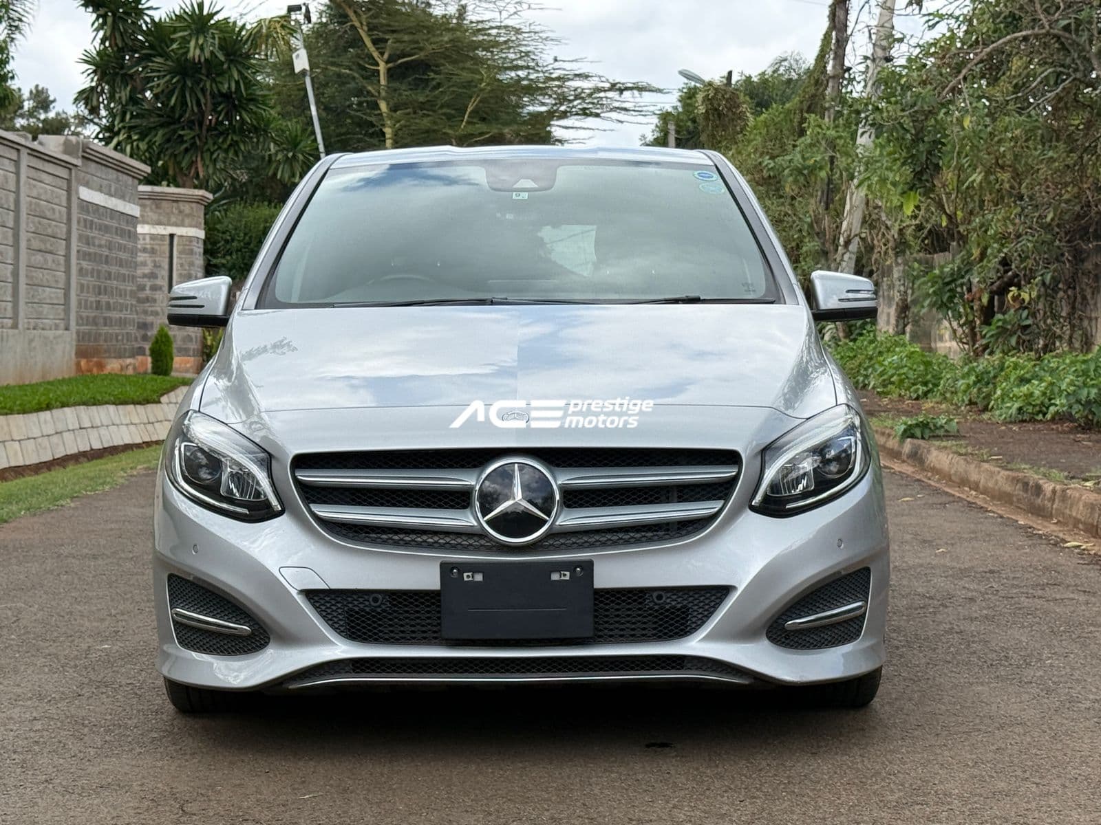 Image of Mercedes-Benz B180 YOM - 2016
