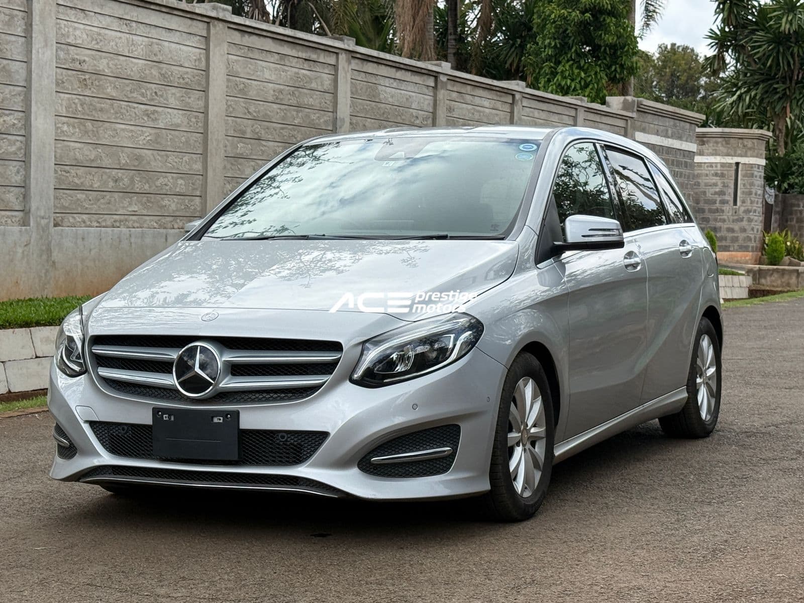 Image of Mercedes-Benz B180 YOM - 2016