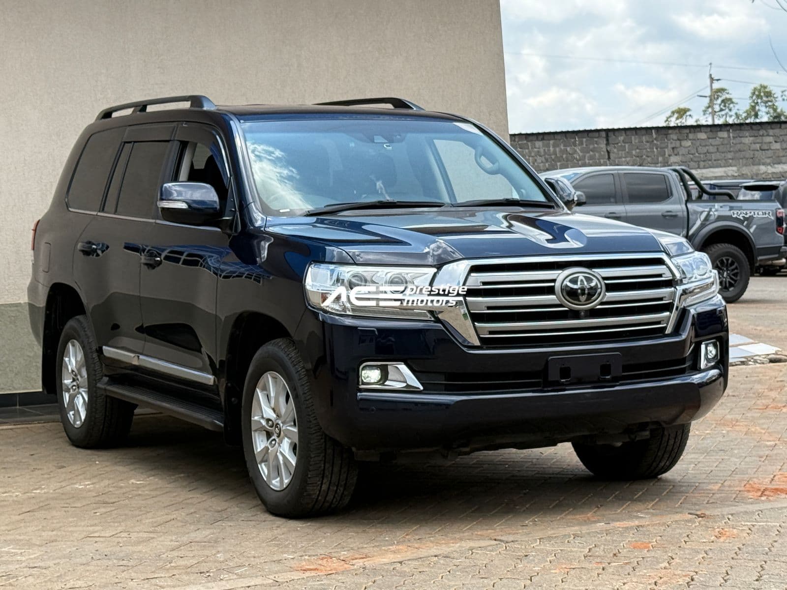 Image of Toyota Land Cruiser LC200 V8 YOM - 2018