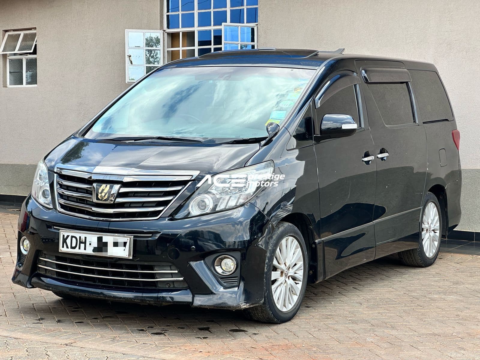 Image of Toyota Alphard  YOM - 2014