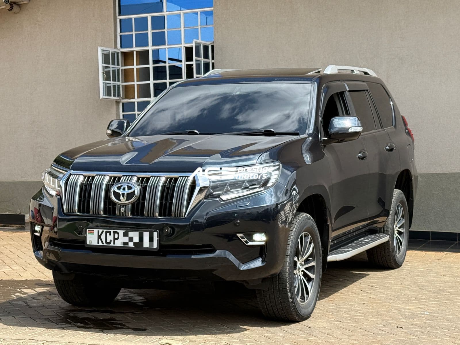 Image of Toyota Land Cruiser Prado VXL YOM - 2011