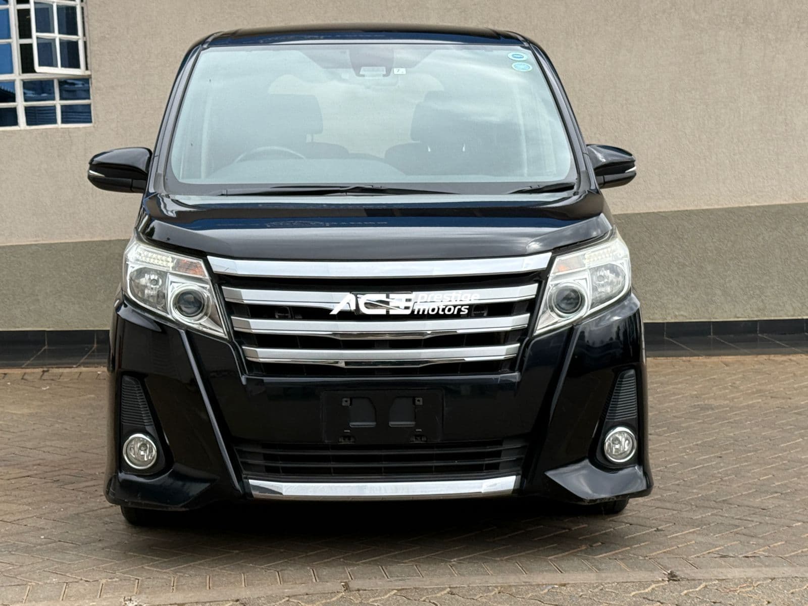 Image of Toyota Noah YOM - 2016