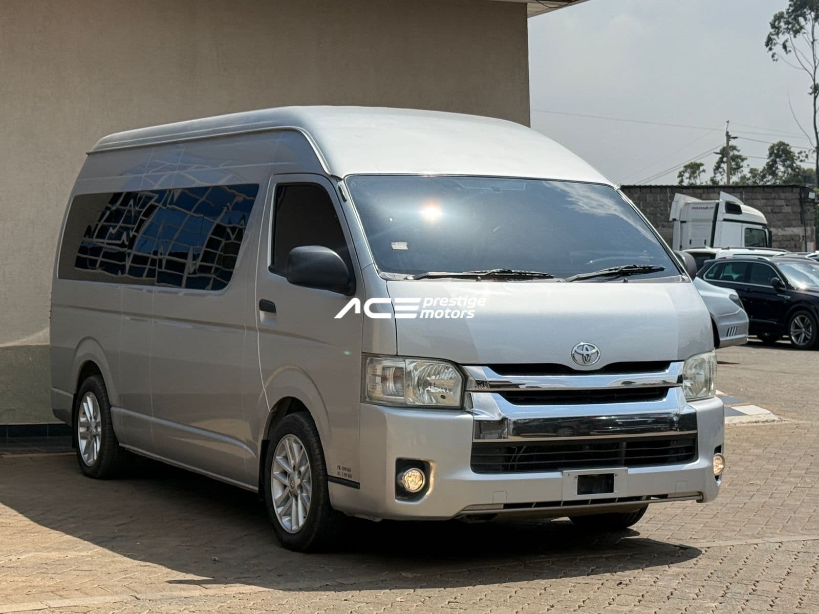 Image of Toyota Hiace Commuter VVIP  YOM - 2018