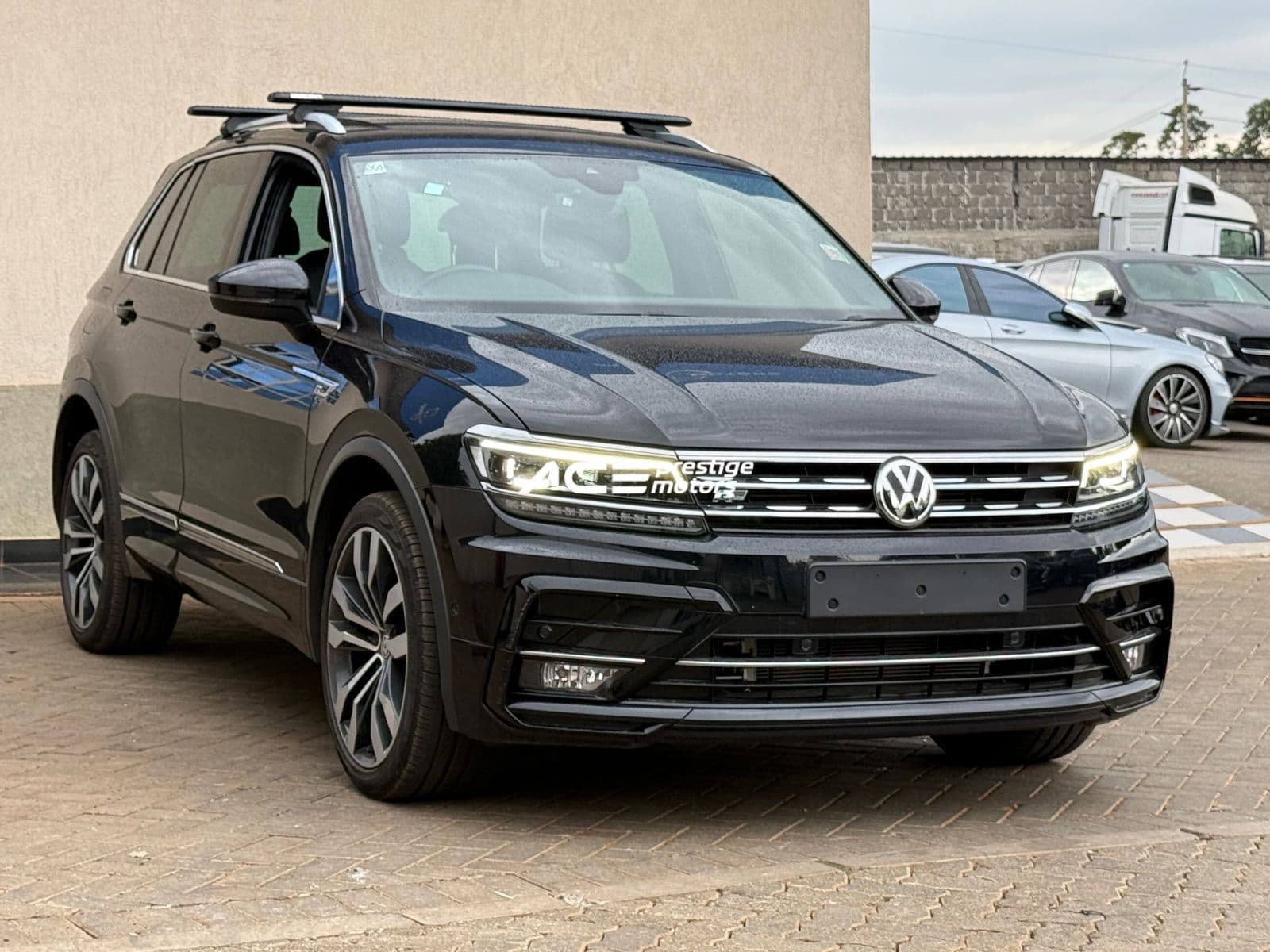 Image of Volkswagen Tiguan R-Line 4MOTION  YOM - 2020