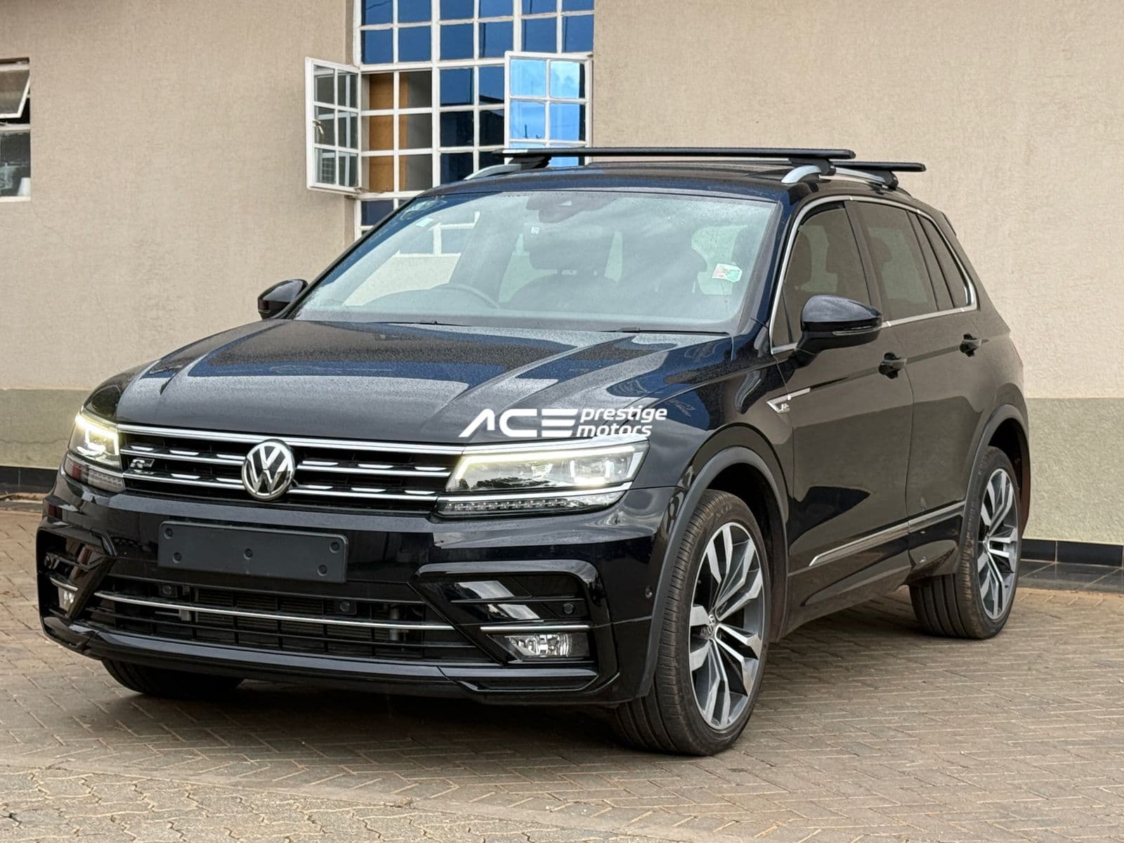 Image of Volkswagen Tiguan R-Line 4MOTION  YOM - 2020