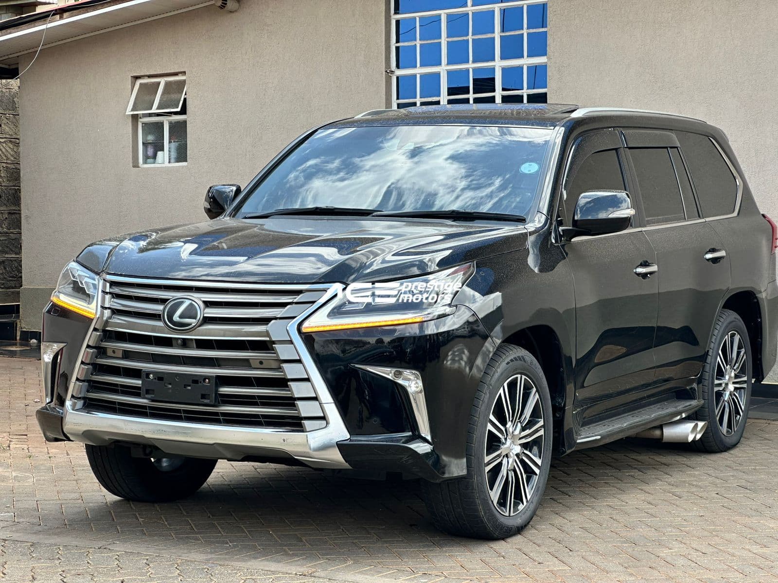Image of Lexus LX570 YOM - 2016