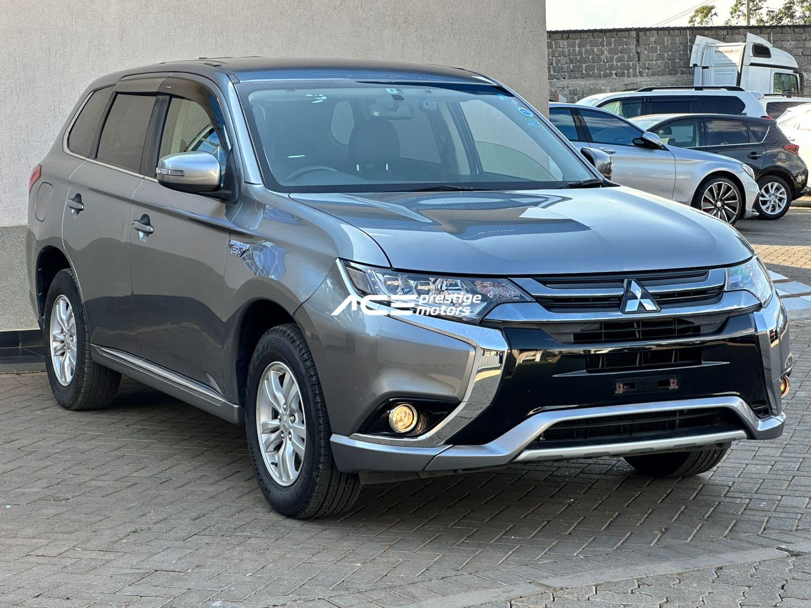 Image of  Mitsubishi Outlander PHEV YOM - 2017