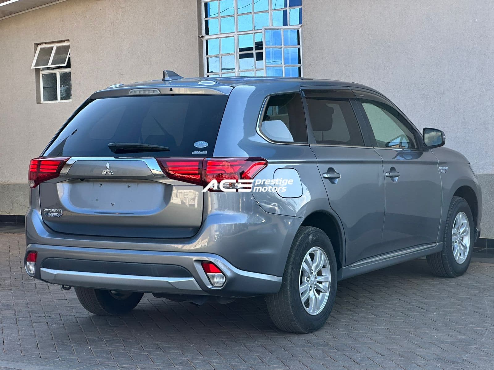 Image of  Mitsubishi Outlander PHEV YOM - 2017