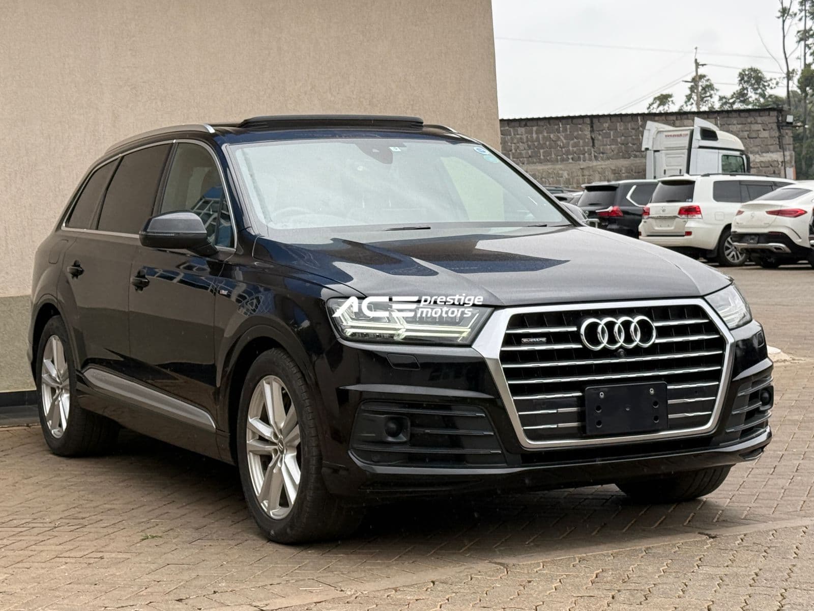 Image of Audi Q7 S line YOM - 2017