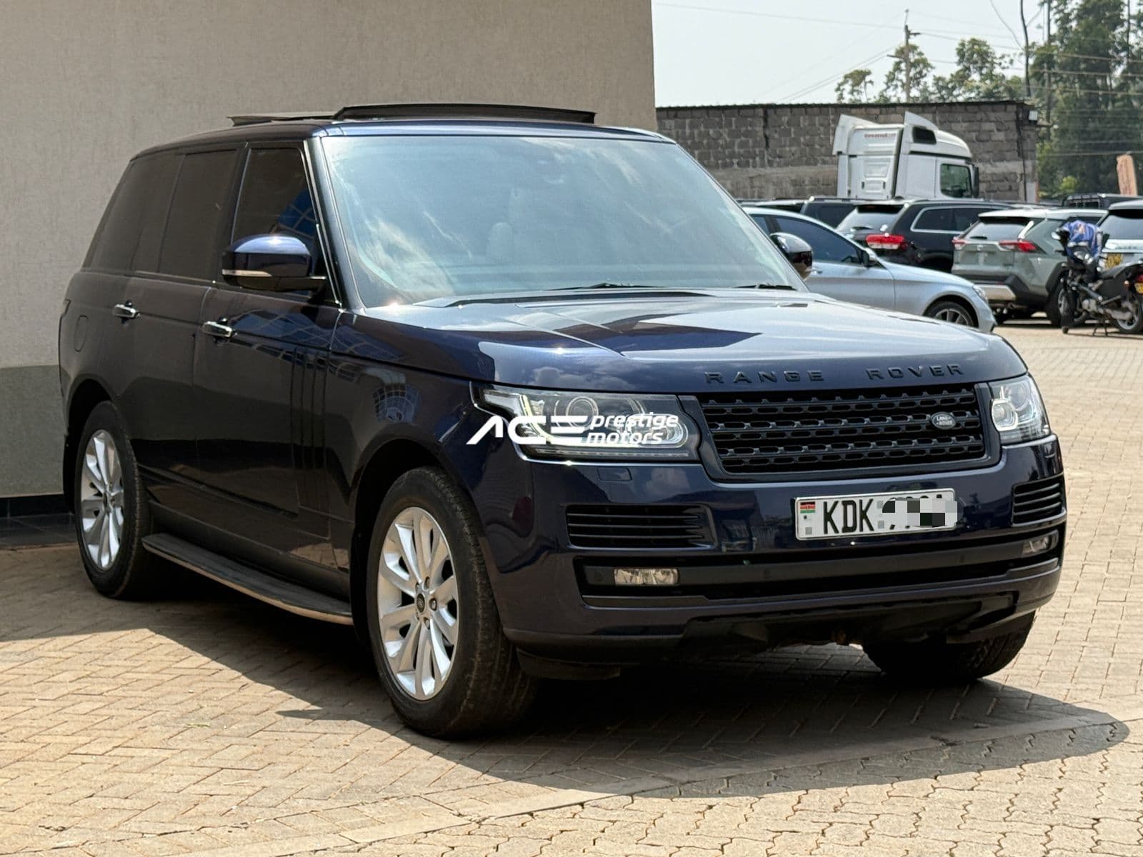 Image of Range Rover Vogue  YOM - 2015