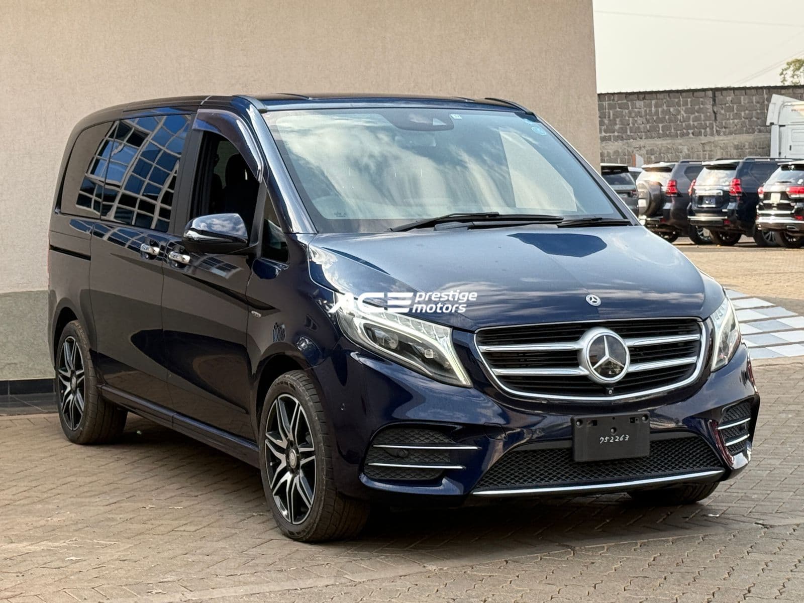 Image of Mercedes‑Benz V220d YOM - 2017