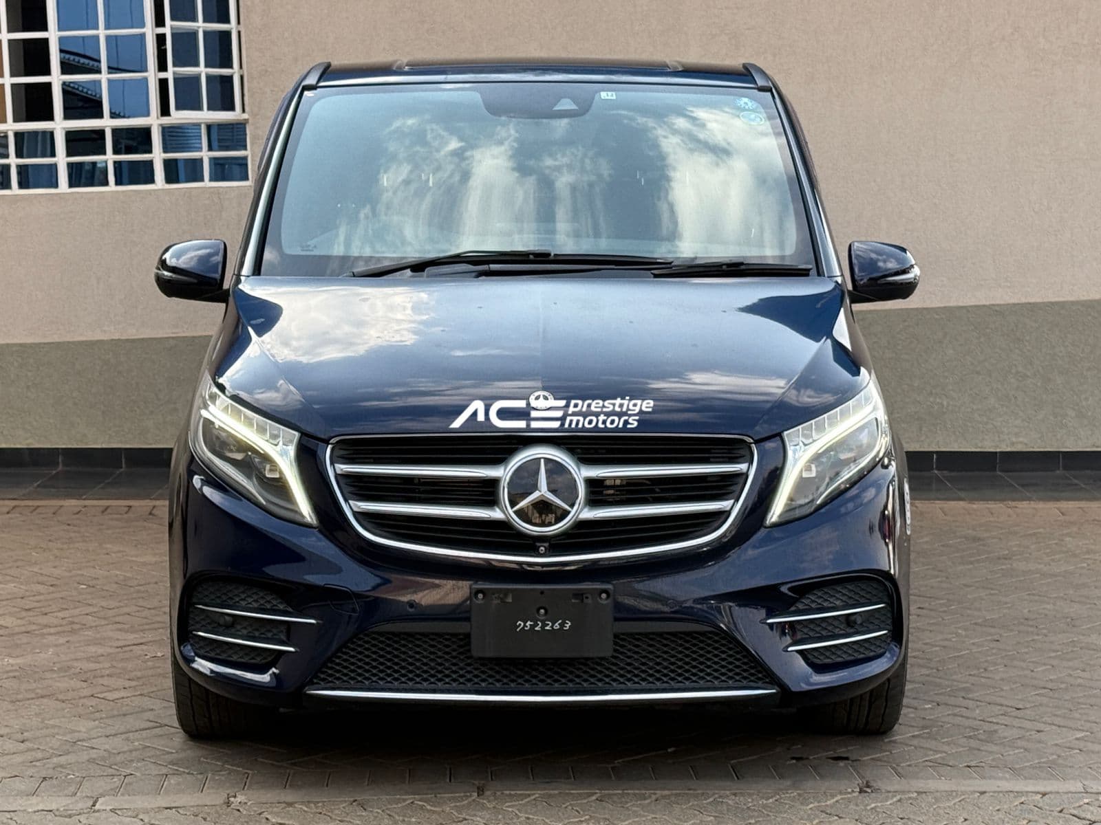Image of Mercedes‑Benz V220d YOM - 2017