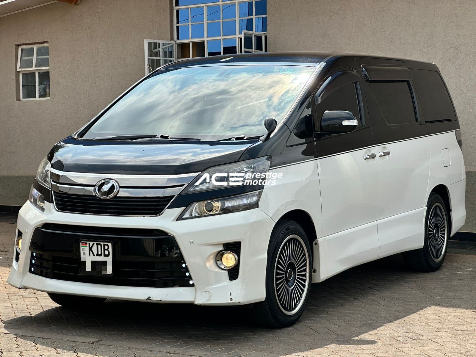 Image of Toyota Vellfire  YOM - 2014