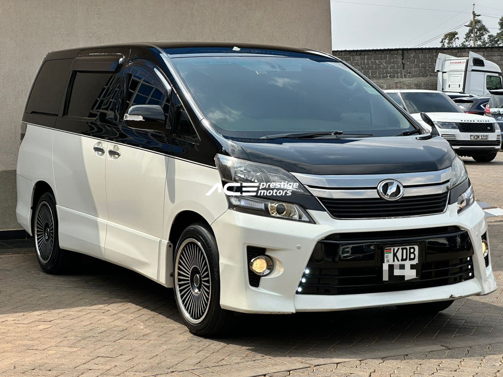 Image of Toyota Vellfire  YOM - 2014