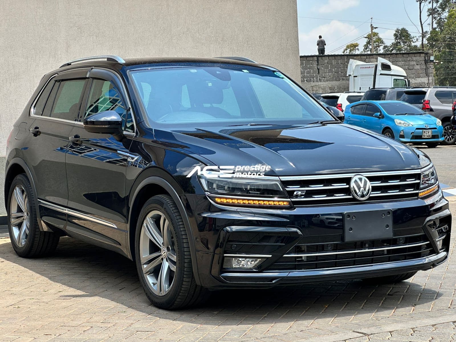 Image of Volkswagen Tiguan R-Line YOM - 2018