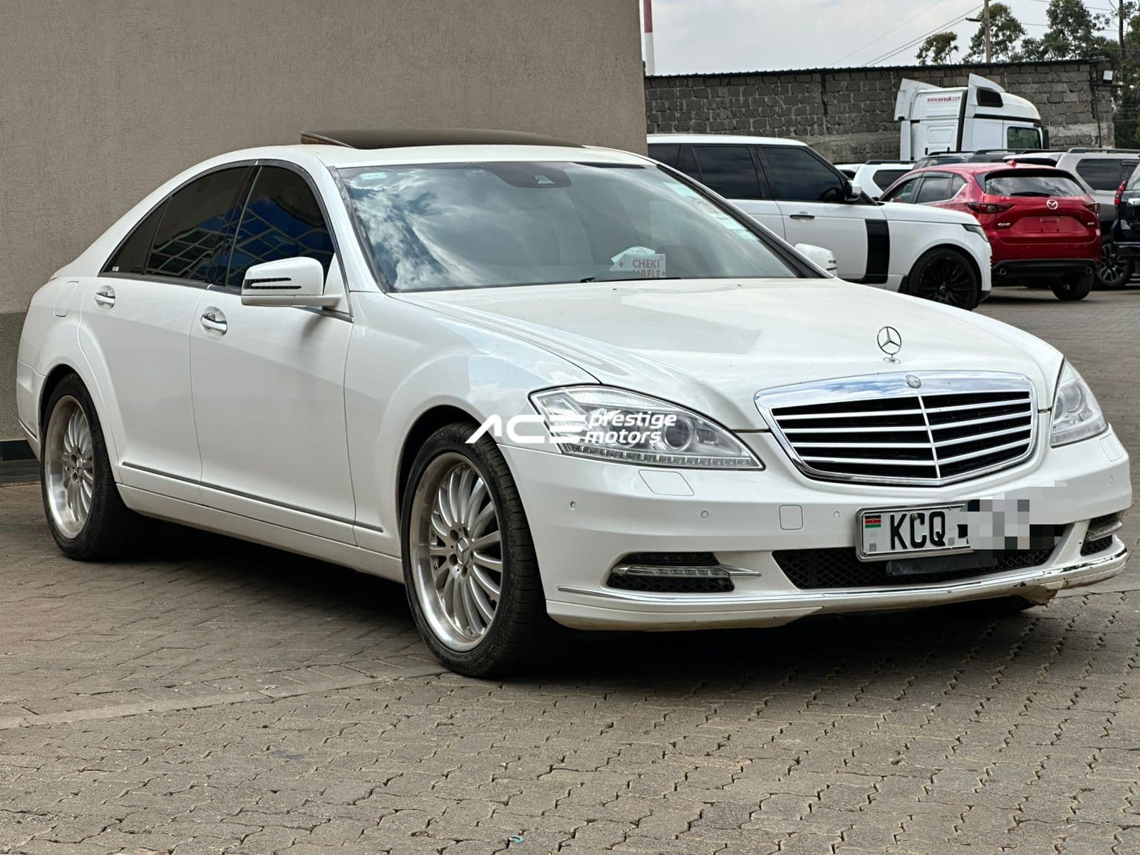 Image of Mercedes-Benz S350  YOM - 2011