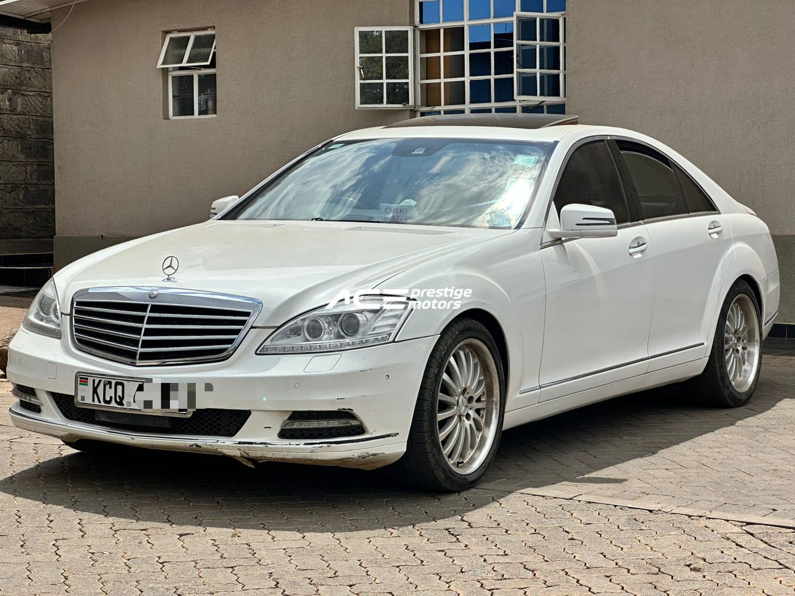 Image of Mercedes-Benz S350  YOM - 2011