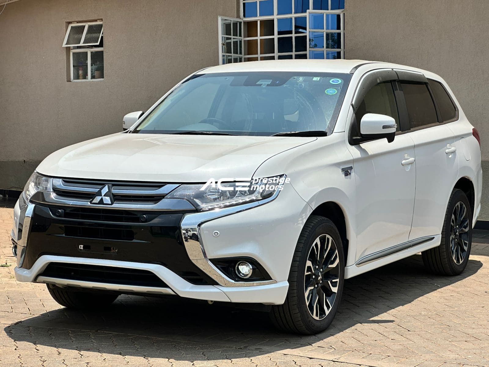 Image of Mitsubishi Outlander PHEV YOM - 2018