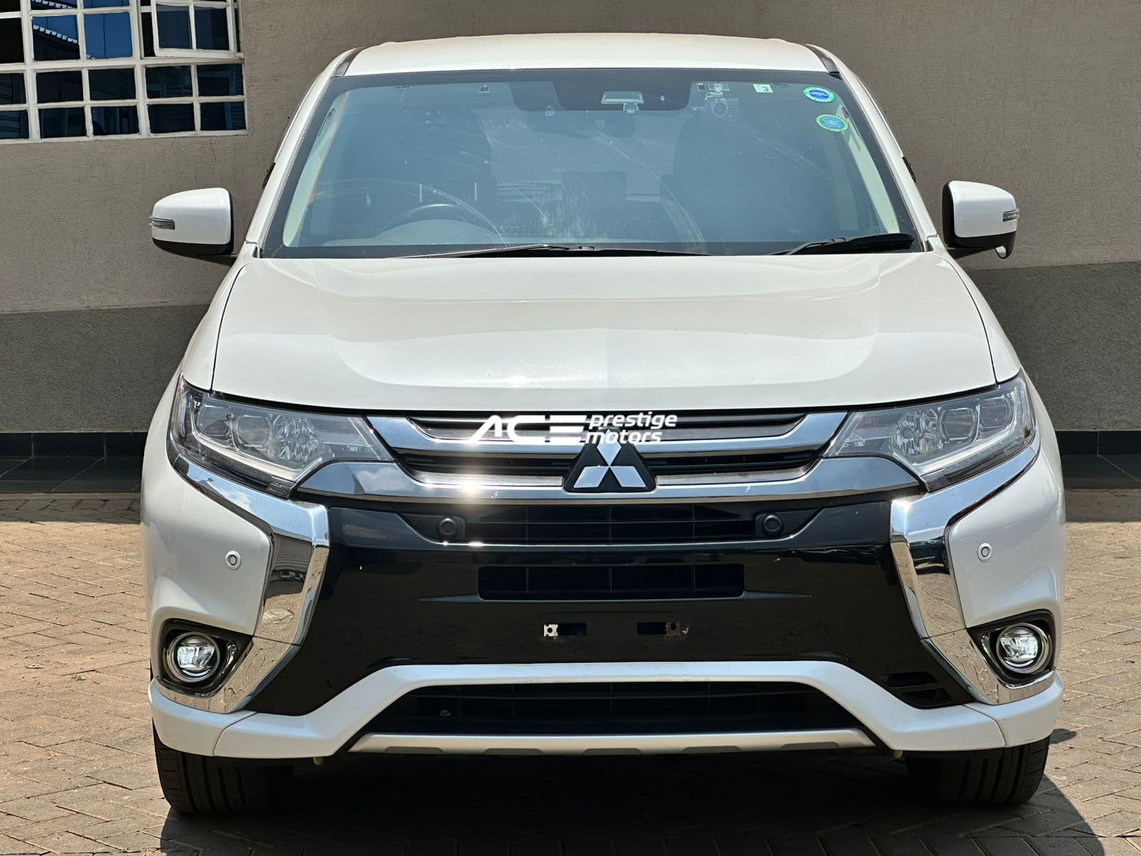 Image of Mitsubishi Outlander PHEV YOM - 2018