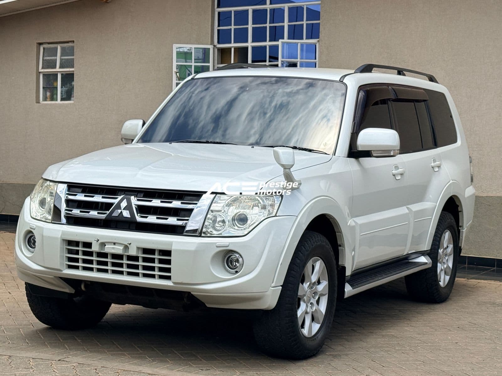Image of Mitsubishi Pajero YOM - 2014