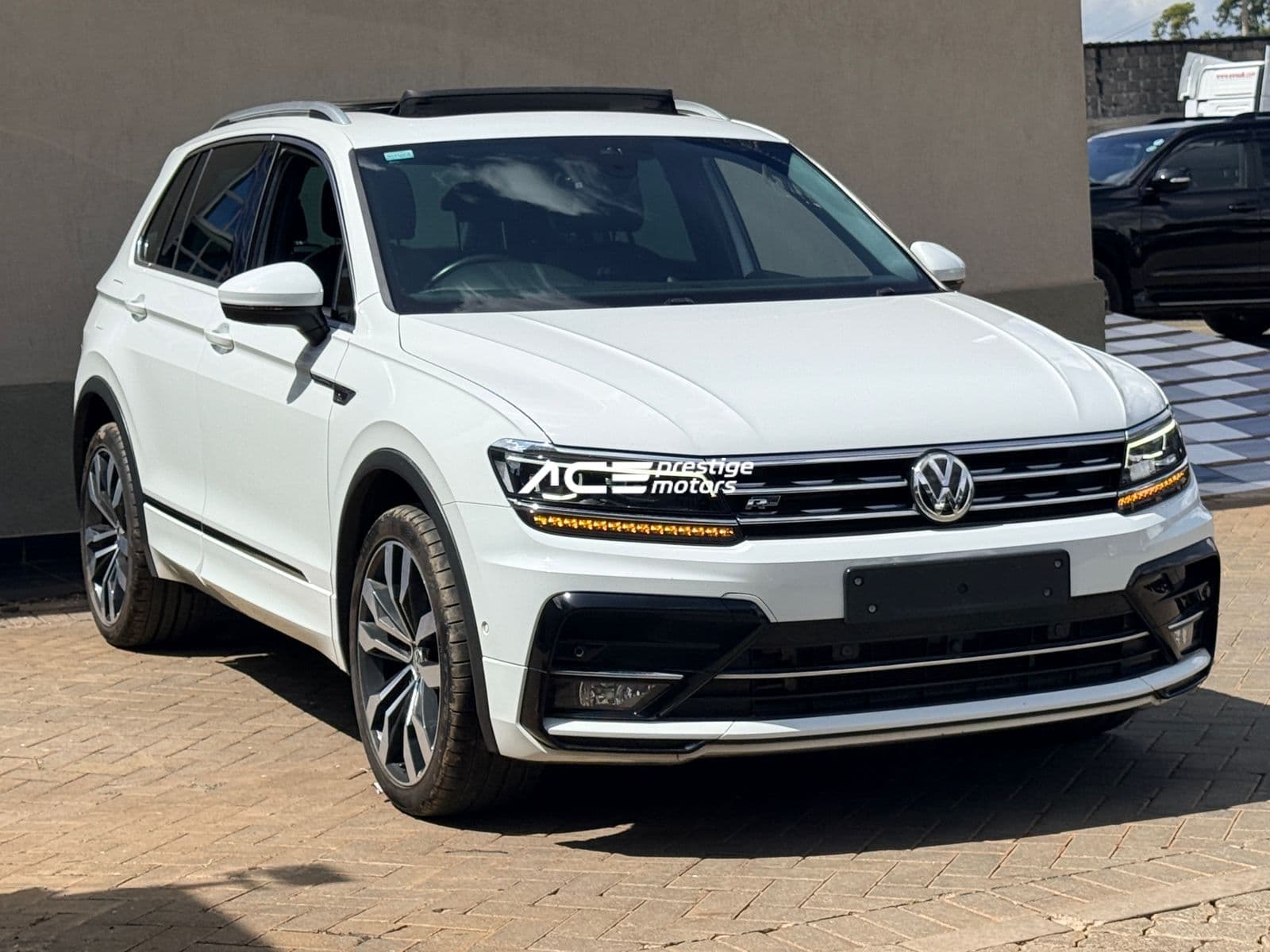 Image of Volkswagen Tiguan R-Line 4MOTION YOM - 2019