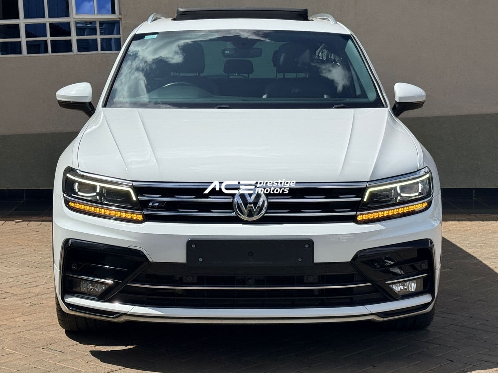 Image of Volkswagen Tiguan R-Line 4MOTION YOM - 2019