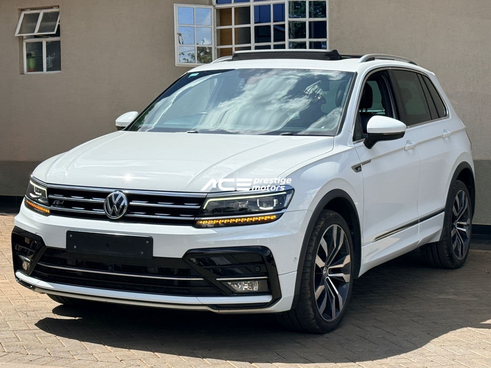 Image of Volkswagen Tiguan R-Line 4MOTION YOM - 2019