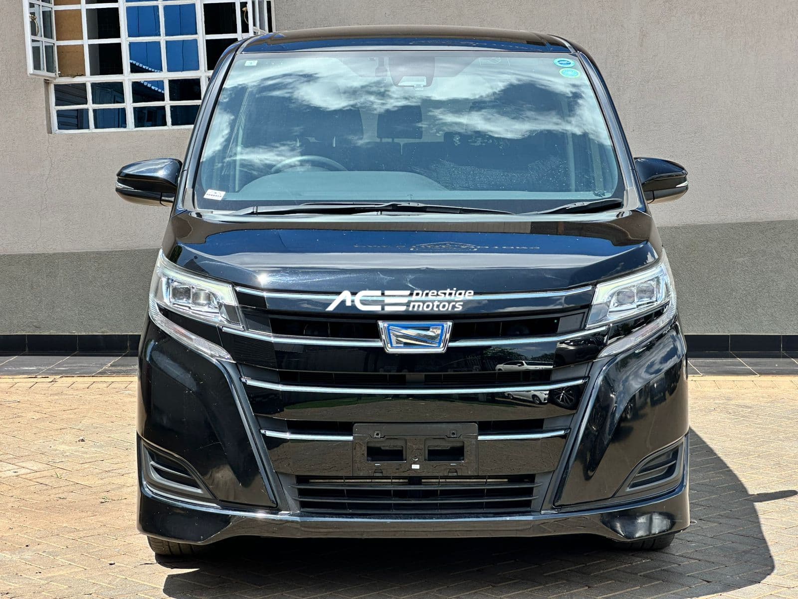 Image of Toyota Noah Hybrid  YOM - 2018