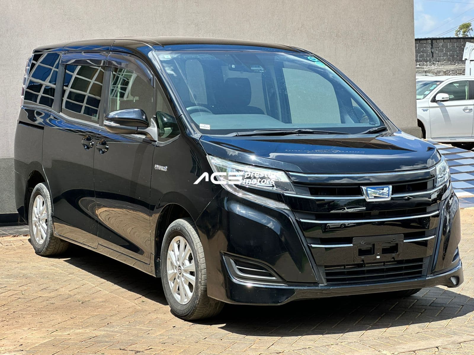 Image of Toyota Noah Hybrid  YOM - 2018
