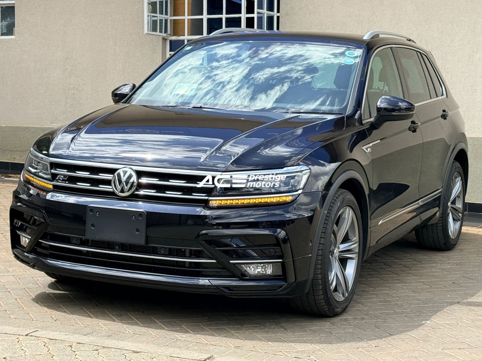 Image of Volkswagen Tiguan R-Line YOM - 2018