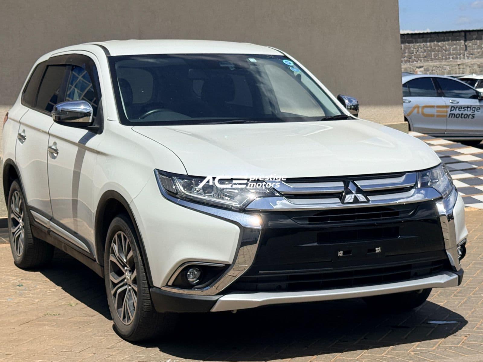 Image of Mitsubishi Outlander YOM - 2018