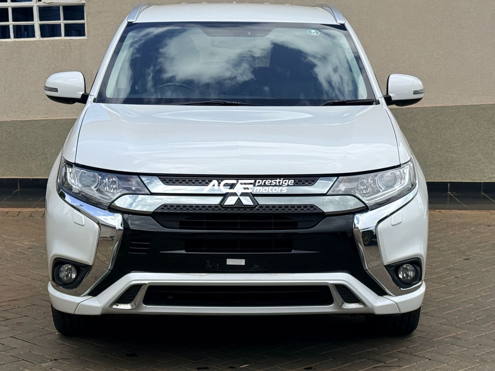 Image of Mitsubishi Outlander PHEV YOM - 2018