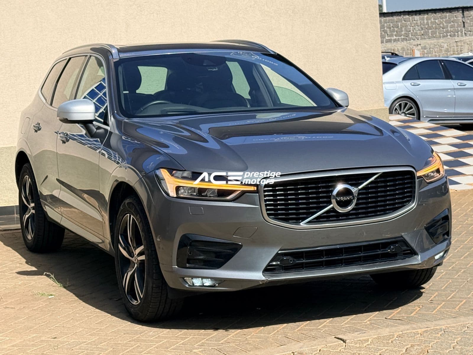 Image of Volvo XC60 T5 R-Design AWD YOM - 2018