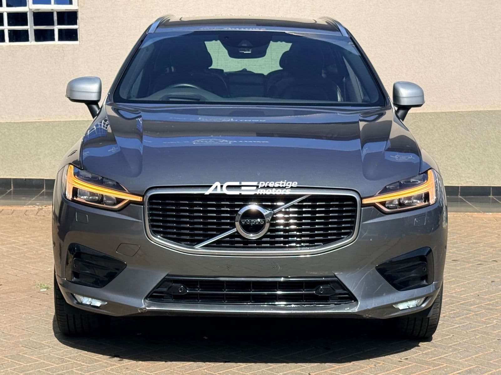 Image of Volvo XC60 T5 R-Design AWD YOM - 2018