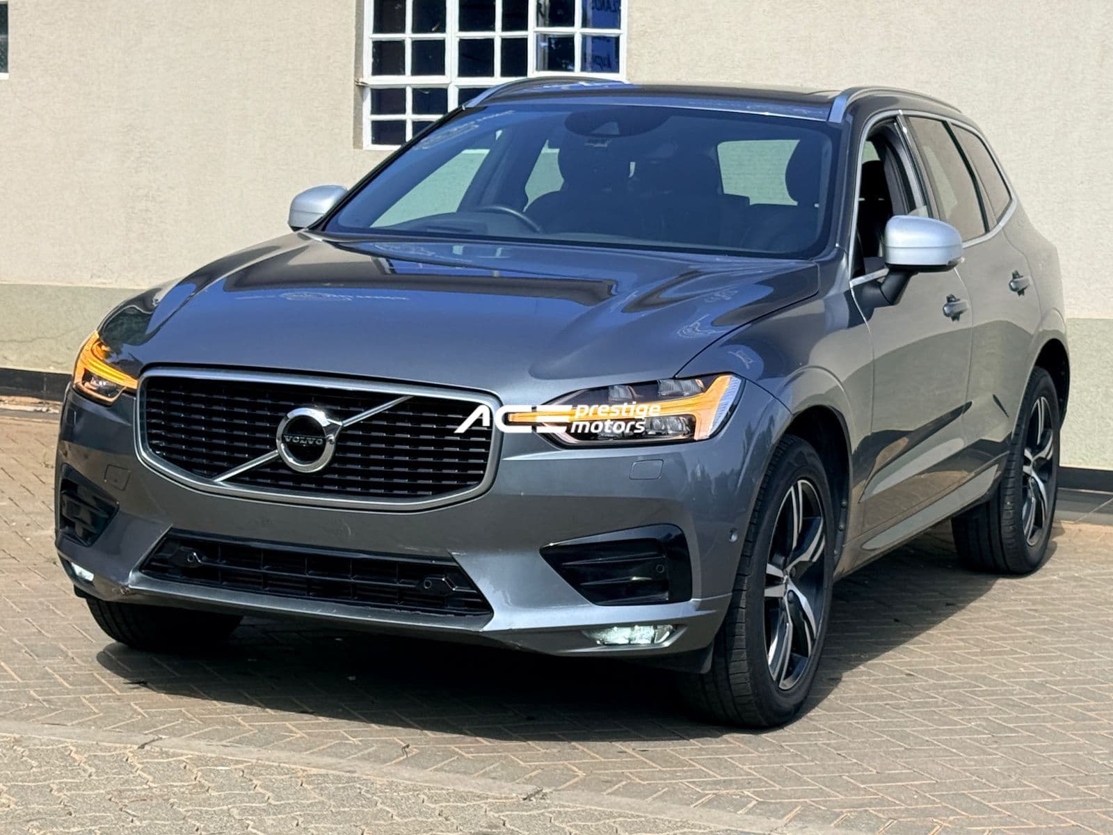 Image of Volvo XC60 T5 R-Design AWD YOM - 2018