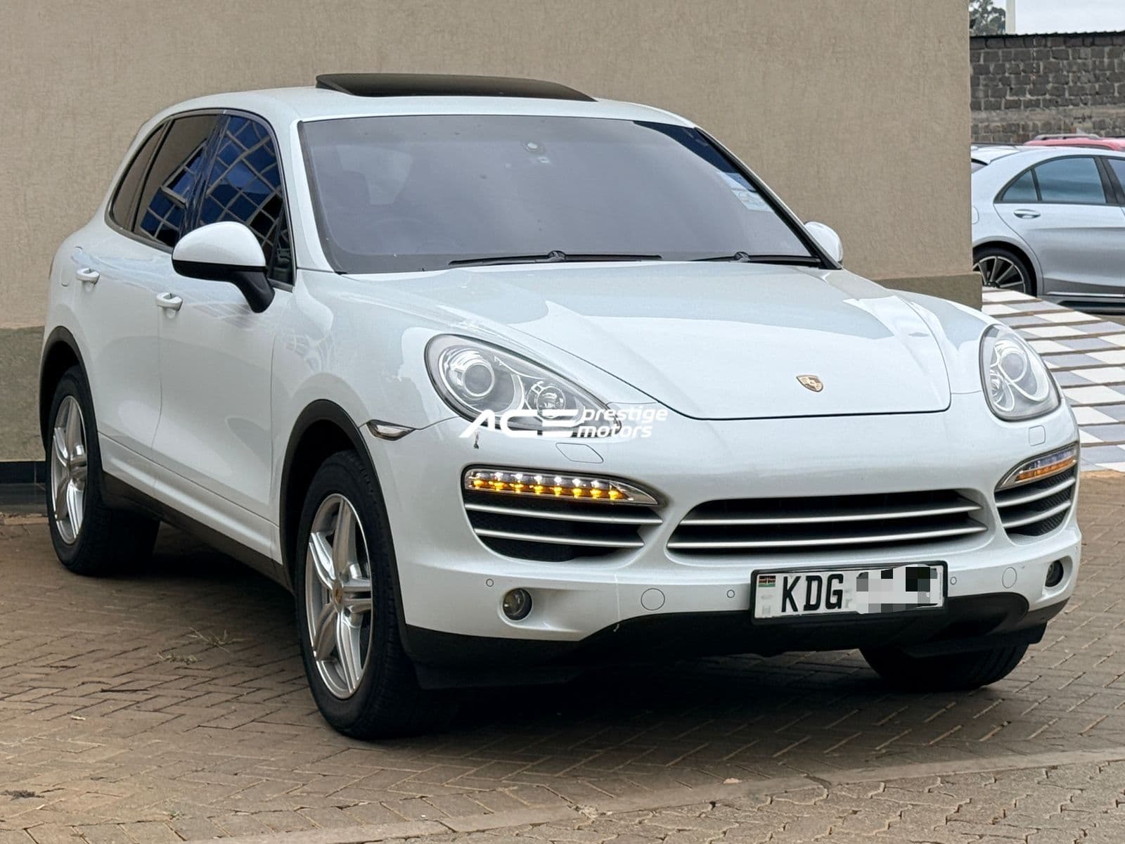 Image of Porsche Cayenne YOM - 2015