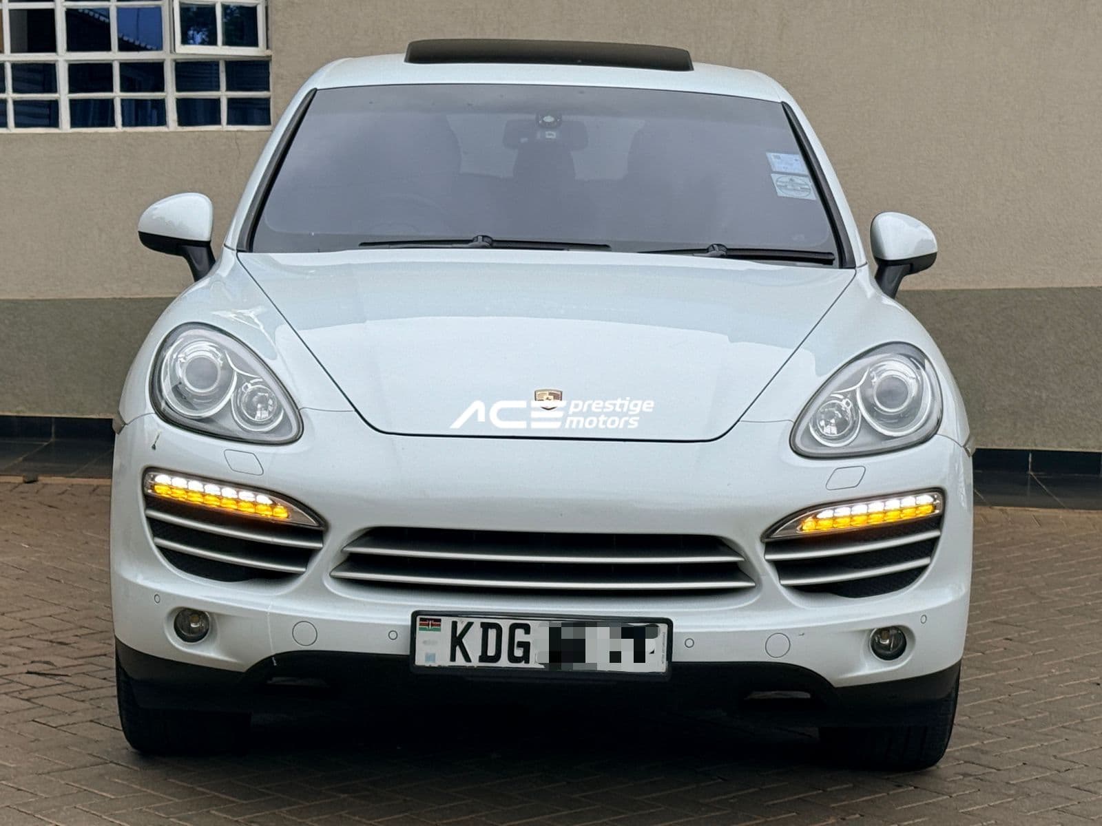 Image of Porsche Cayenne YOM - 2015