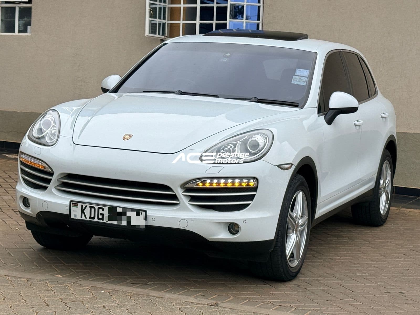 Image of Porsche Cayenne YOM - 2015