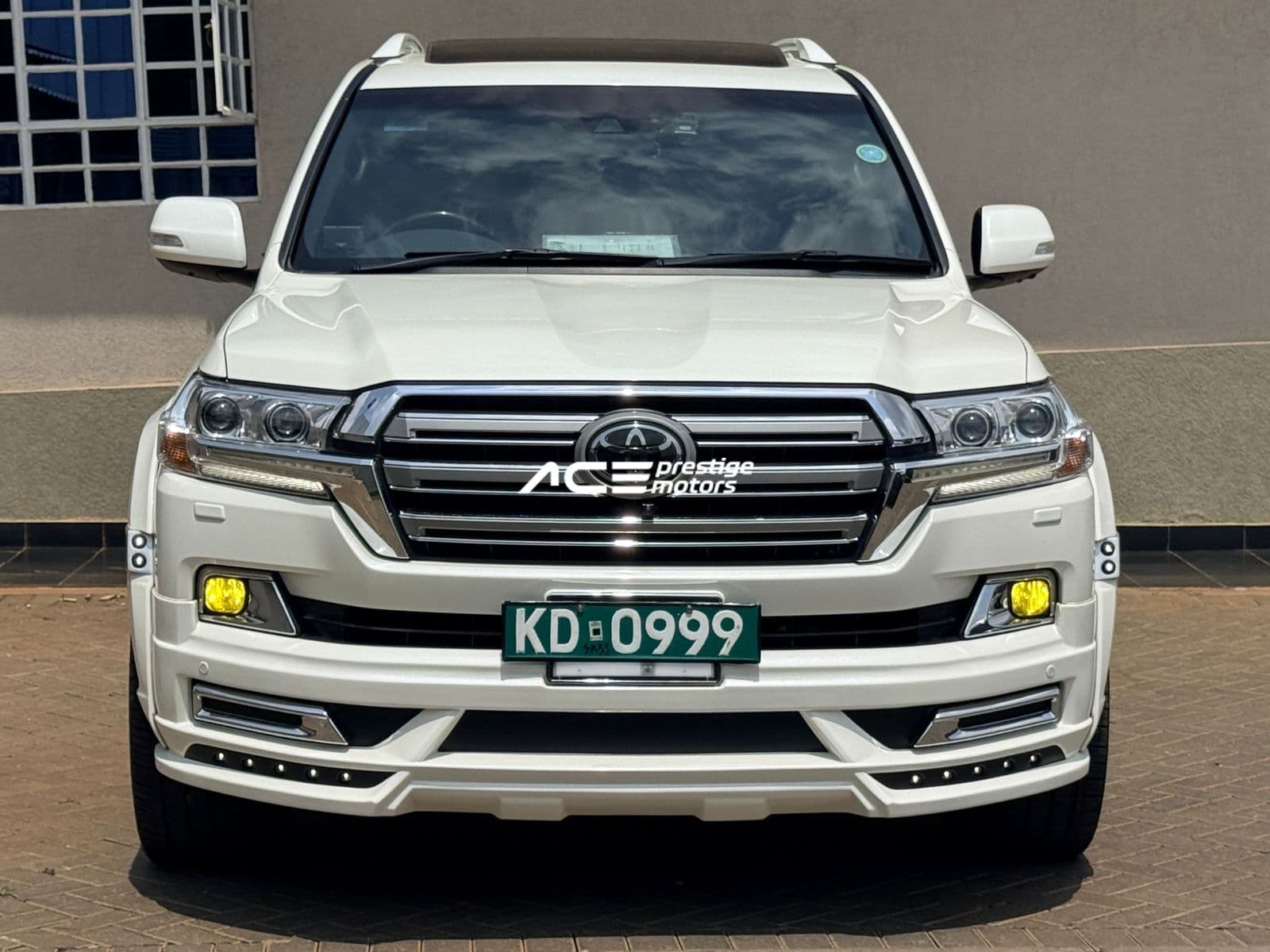 Image of Toyota Land Cruiser LC200 ZX Wald Kitted YOM - 2020